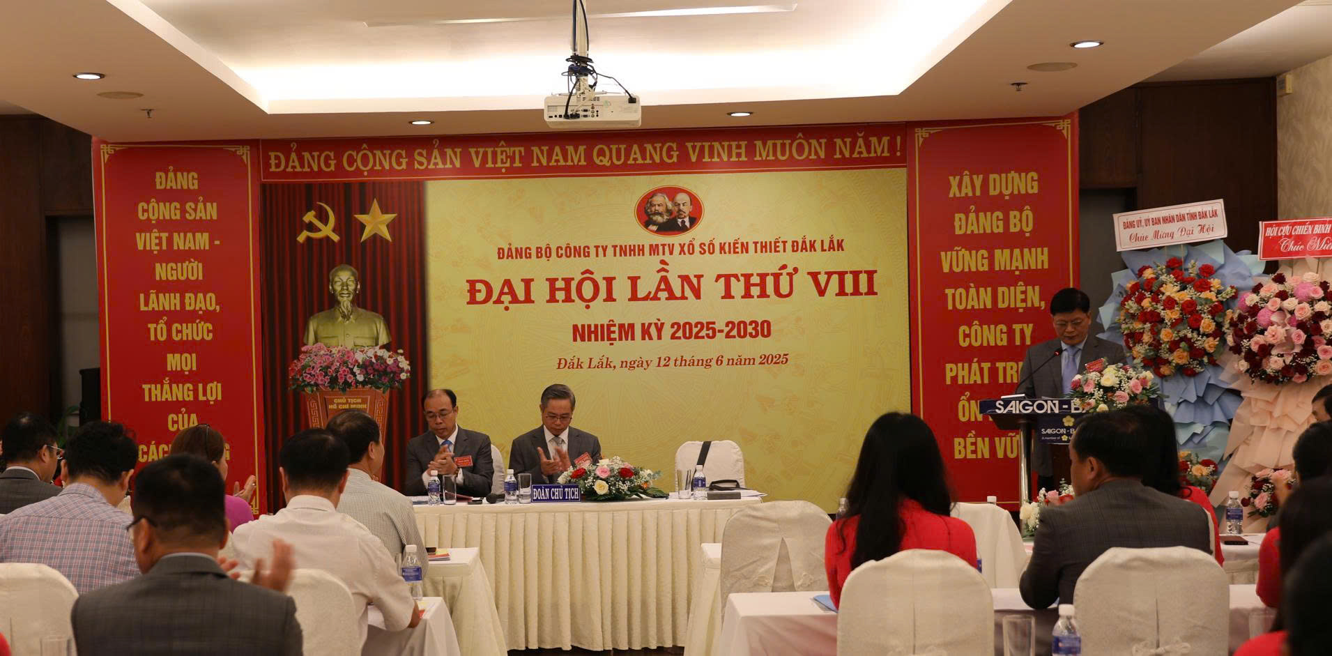 Đồng chí trong Đoàn Chủ tịch điều hành Đại hội
